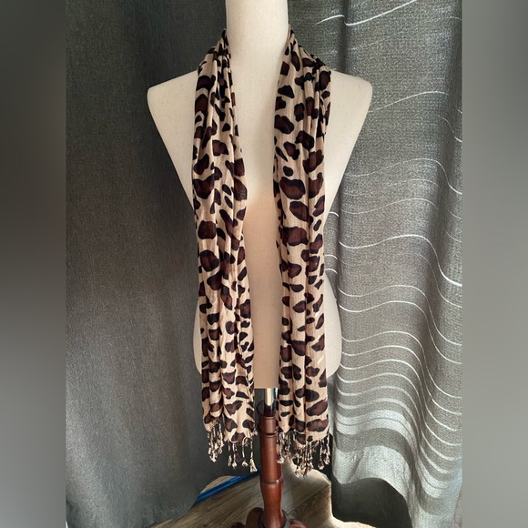 Long Leopard print Scarf - Picture 3 of 7